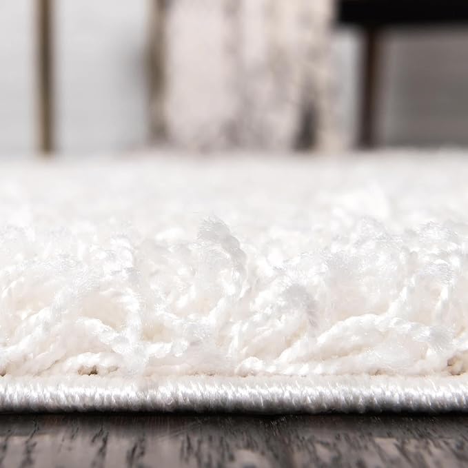 Unique Loom Solid Shag Collection Area Rug (6' 1" Octagon, Snow White)