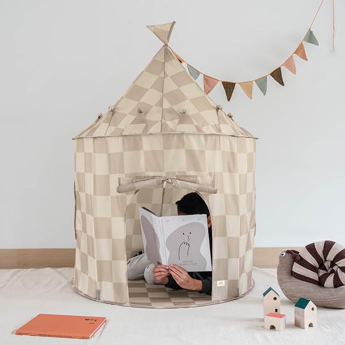 3 Sprouts Kids Play Tent - Sustainable Recycled Fabric – Fun Spacious Childs Playhouse for Indoor Games for Boys & Girls - Durable Fort Pop Up House for Toddlers & Children Age 3-10 - Checkered Beige
