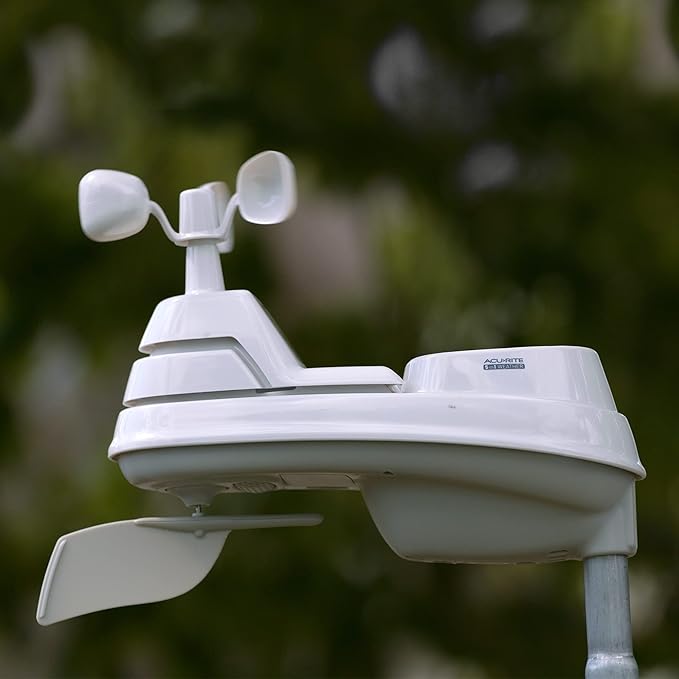 AcuRite Iris (5-in-1) Professional Weather Station with LCD Display and Lightning Detection (01022M)