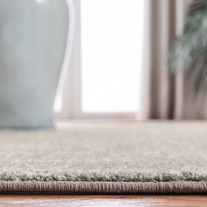 SAFAVIEH Evoke Collection Area Rug - 9' Square, Silver & Ivory, Distressed Design, Non-Shedding & Easy to Clean, Ideal for Living Room, Bedroom, Dining Space (EVK256S)