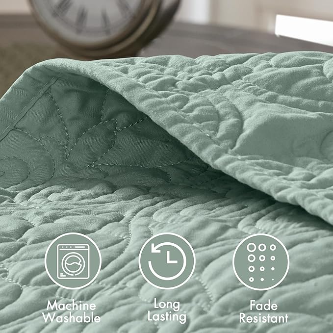 Madison Park Quebec Reversible Quilt Set Damask Design, Double Sided Stitching All Season, Lightweight Bedspread Bedding Set, Matching Sham, Seafoam, Queen(102"x118") 3 Piece
