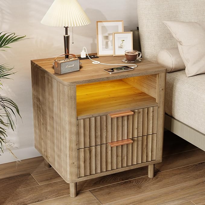 Fluted Nightstand with Charging Station, 2 Drawers Storage Bedside Table, Solid Wood Modern Nightstand with Open Shelf, Curved Profile Design, End Table for Indoor Room Bedroom Office, Oak