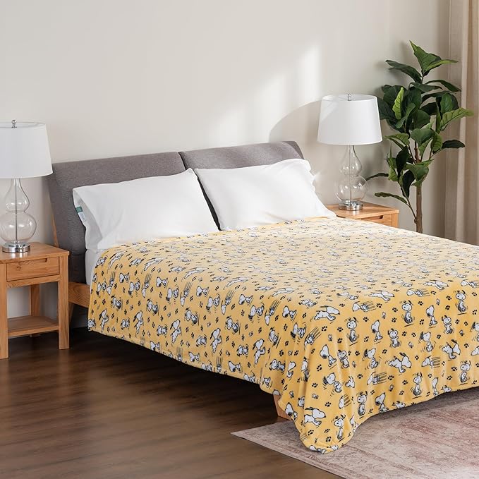 Berkshire Blanket Peanuts® VelvetLoft® Cute Character Snoopy Plush Blanket,Peanuts Poses and Paws Sundress,Twin 60 in x 90 in (Official Peanuts® Product)