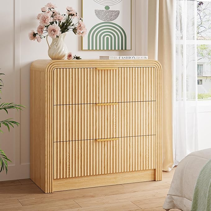 Fluted 3 Drawer Dresser, 31.8'' Tall Dresser for Bedroom, Modern Wood Chest of Drawers with Round Edge & Metal Handle, Large Nightstand with 3 Drawers for Living Room, Hallway, Entryway (Natural Oak)