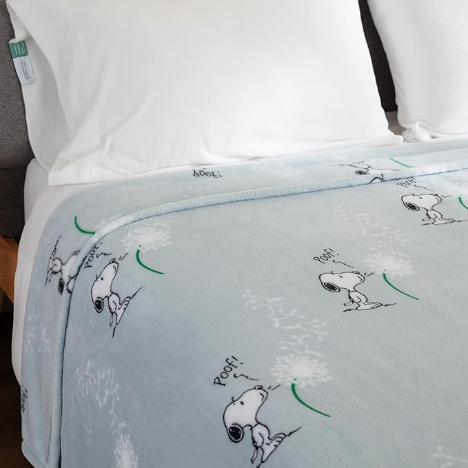 Berkshire Blanket Peanuts® VelvetLoft® Cute Character Snoopy Plush Blanket,Peanuts Snoopy Make A Wish Spring Blue,Twin 60 in x 90 in (Official Peanuts® Product)