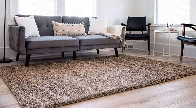 Unique Loom Solid Shag Collection Area Rug (4' 1" x 6' 1" Rectangle, Sandy Brown)