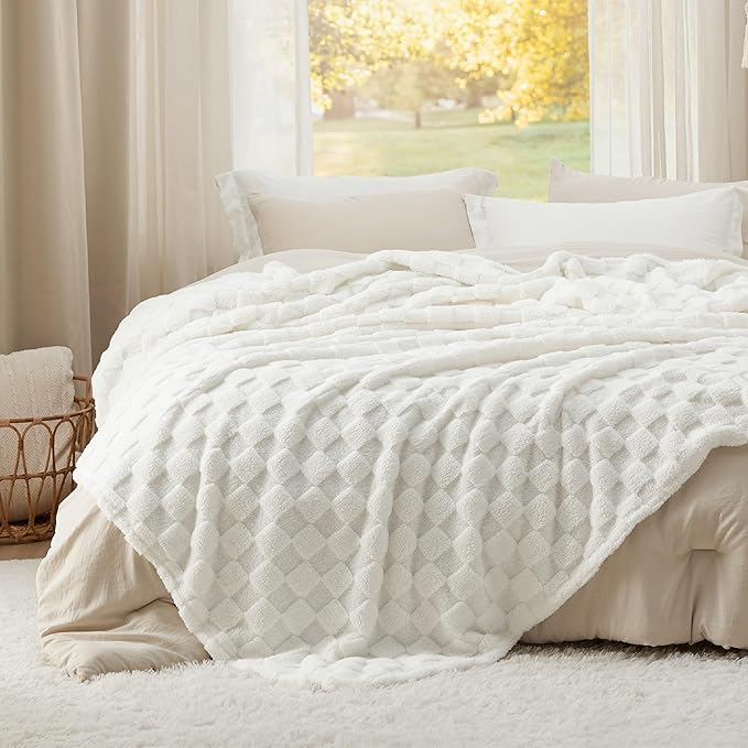 Bedsure GentleSoft King Size Blanket for Bed - Super Soft Cozy Blankets for Women Men Girls, Large Fuzzy Fleece Throw for Bedroom Decor, White,108x90 Inches