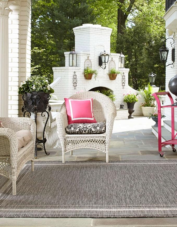 Unique Loom Outdoor Border Collection Area Rug - Soft Border (5' 1" Square, Black/ Ivory)