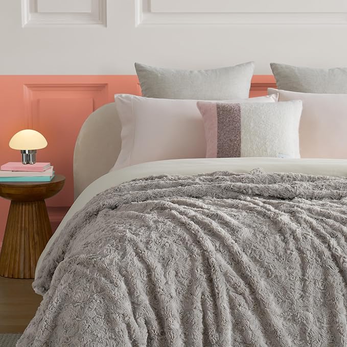 UGG Faux Fur King Size Blanket, Double-Sided Warm Cozy Blanket, Extra Large Throw for Sofa, Bedding for California King Size Bed, Cute Room Decor, 110" x 90", Seal Grey (Adalee)