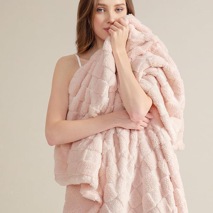 Bedsure GentleSoft Full Size Blankets for Bed Light Pink - Super Soft Cozy Fleece Blanket for Women Men Girls, Large Fuzzy Throws for Bedroom Decor, 84x90 Inches