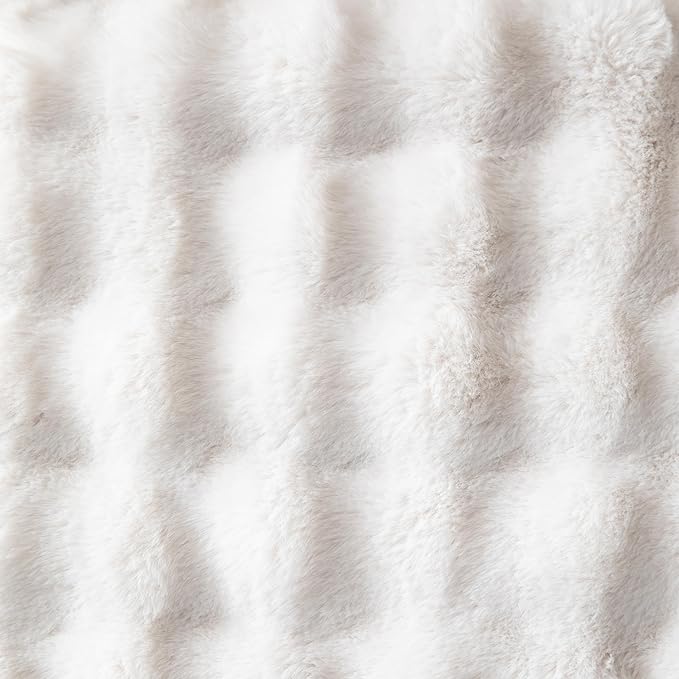 Pack of 2 Thick Plush Throw Pillow Covers Fluffy Wave Faux Fur Decorative Cushion Covers Soft Wool Pillowcase for Sofa Couch Livingroom 18x18 Inch White