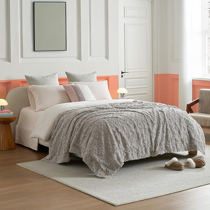 UGG Faux Fur King Size Blanket, Double-Sided Warm Cozy Blanket, Extra Large Throw for Sofa, Bedding for California King Size Bed, Cute Room Decor, 110" x 90", Seal Grey (Adalee)