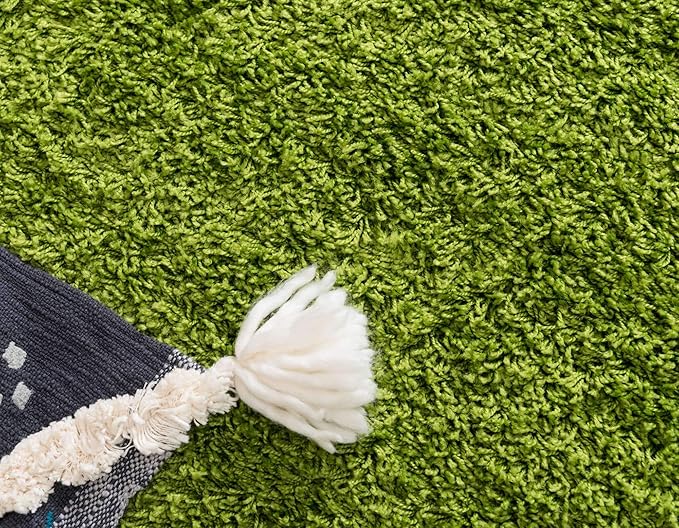 Unique Loom Solid Shag Collection Area Rug (6' 1" x 9' Rectangle, Grass Green)