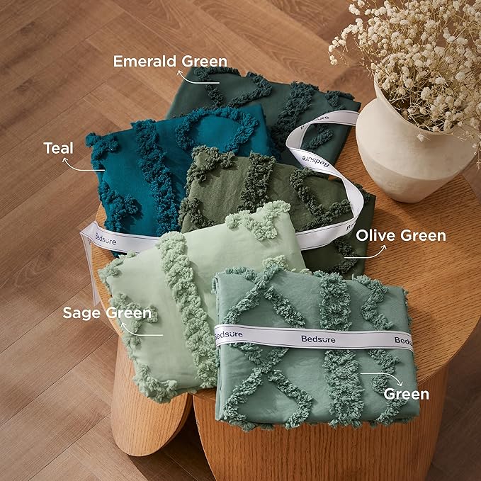 Bedsure Tufted Boho Comforter Set Queen Size - Dark Green Boho Bed Set, GentleSoft™ 3 Pieces Farmhouse Shabby Chic Embroidery Bedding, Gifts for Woman, Soft Jacquard Queen Comforter for All Seasons