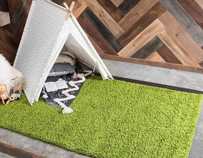 Unique Loom Solid Shag Collection Area Rug (6' 1" x 9' Rectangle, Grass Green)